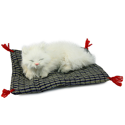Котенок спящий на коврике C189-w Подарки, сувениры, оригинальные решения Petz 2010 г ; Упаковка: коробка инфо 265j.